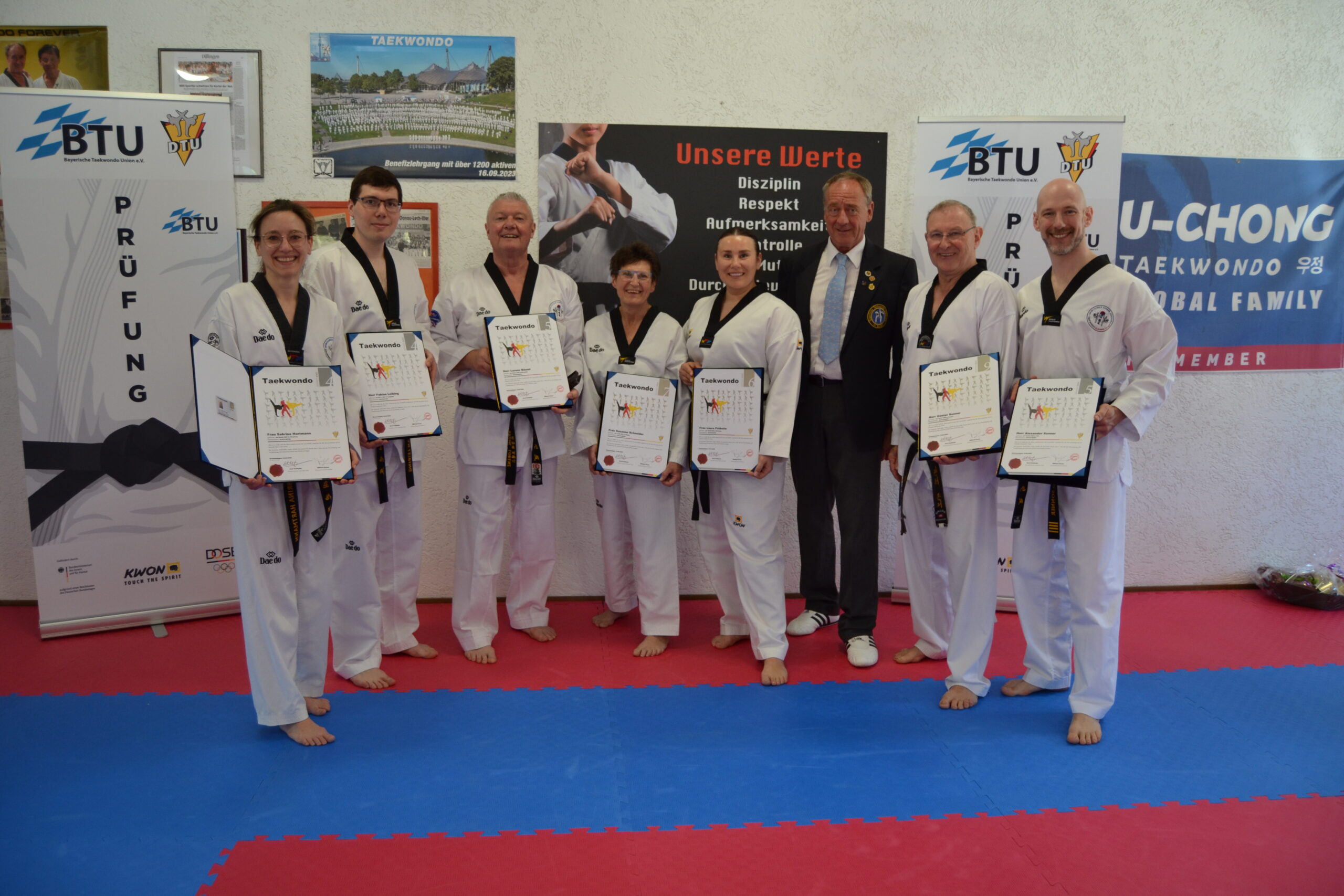 Erfolgreiche Taekwondo Danprüfung in Schwenningen mit Günter Sonner