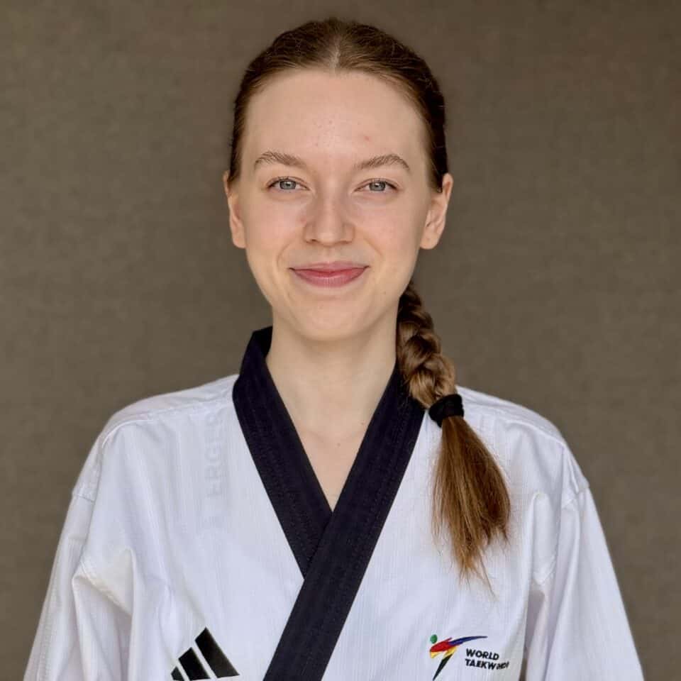 Portrait von Elisabeth Arstambaev im Dobok