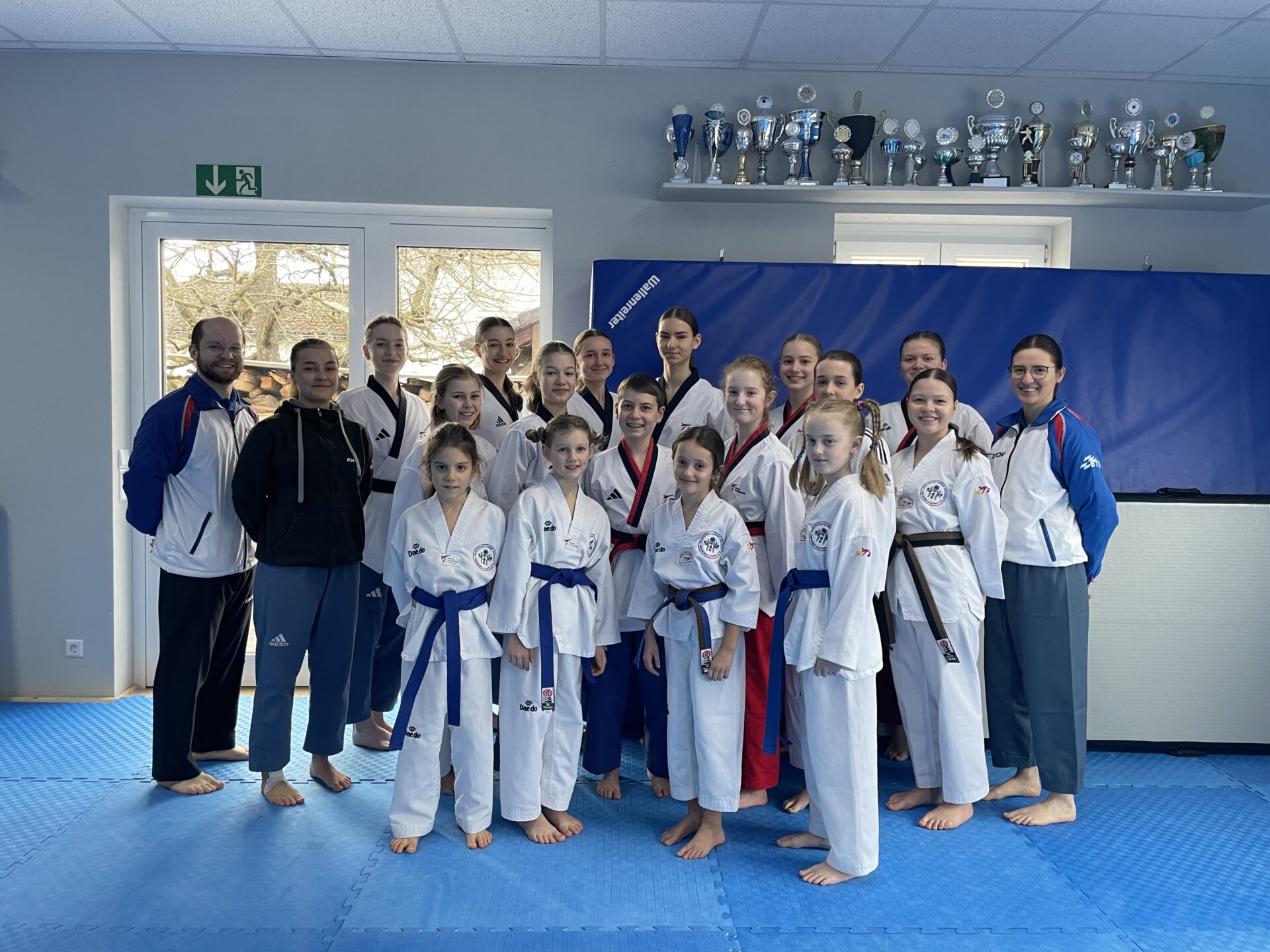 Gruppentraining im Taekwondo Dojo der Sportschule Sonner.