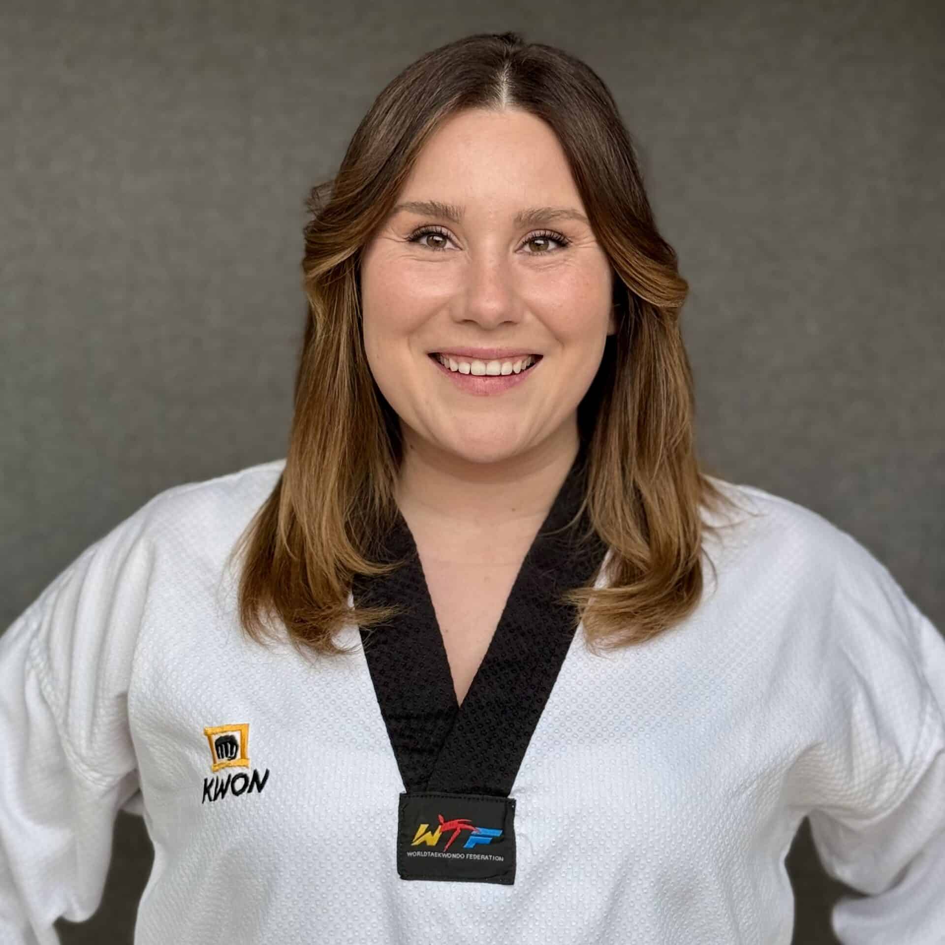 Portrait von Laura Pröbstle im Dobok.