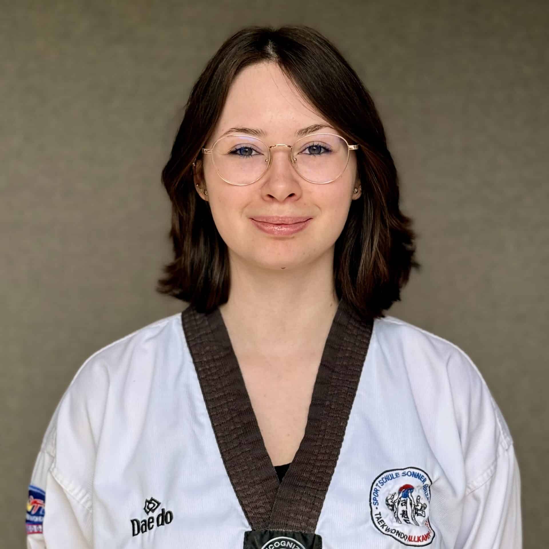Portrait von Tamara Ernst im Dobok