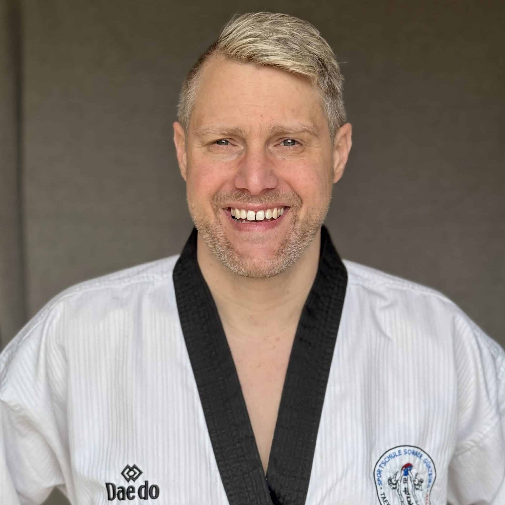 Portrait von Thomas Brucker im Dobok.