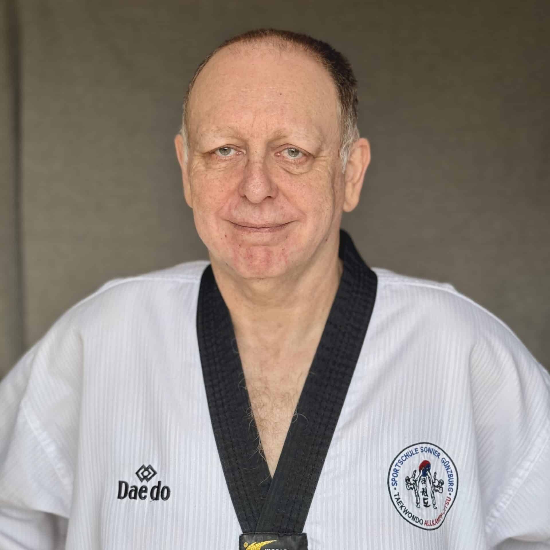 Portrait von Wolfgang Lenz im Dobok
