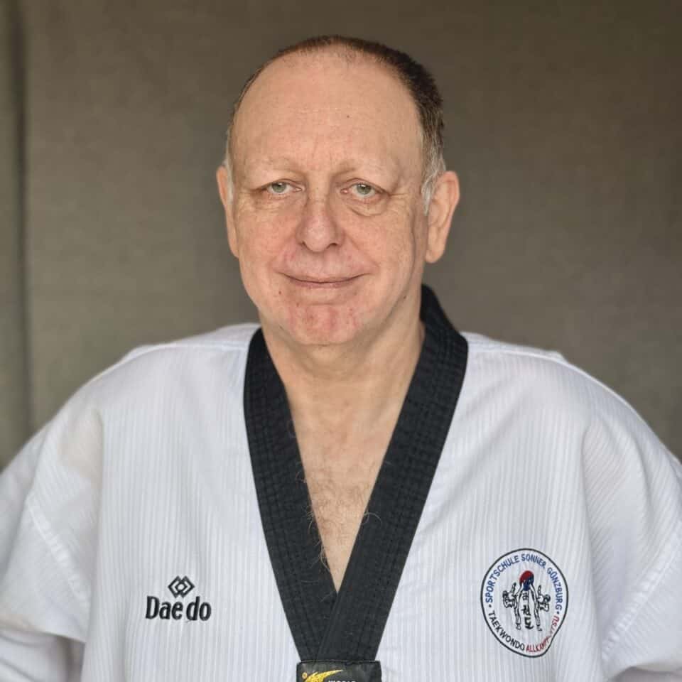 Portrait von Wolfgang Lenz im Dobok